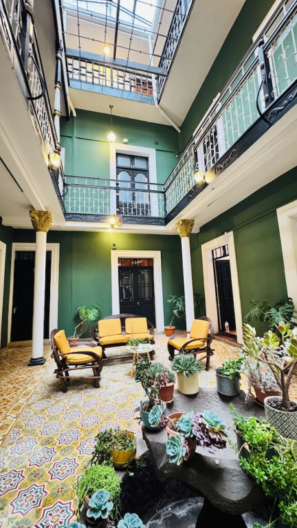 1825 Hotel