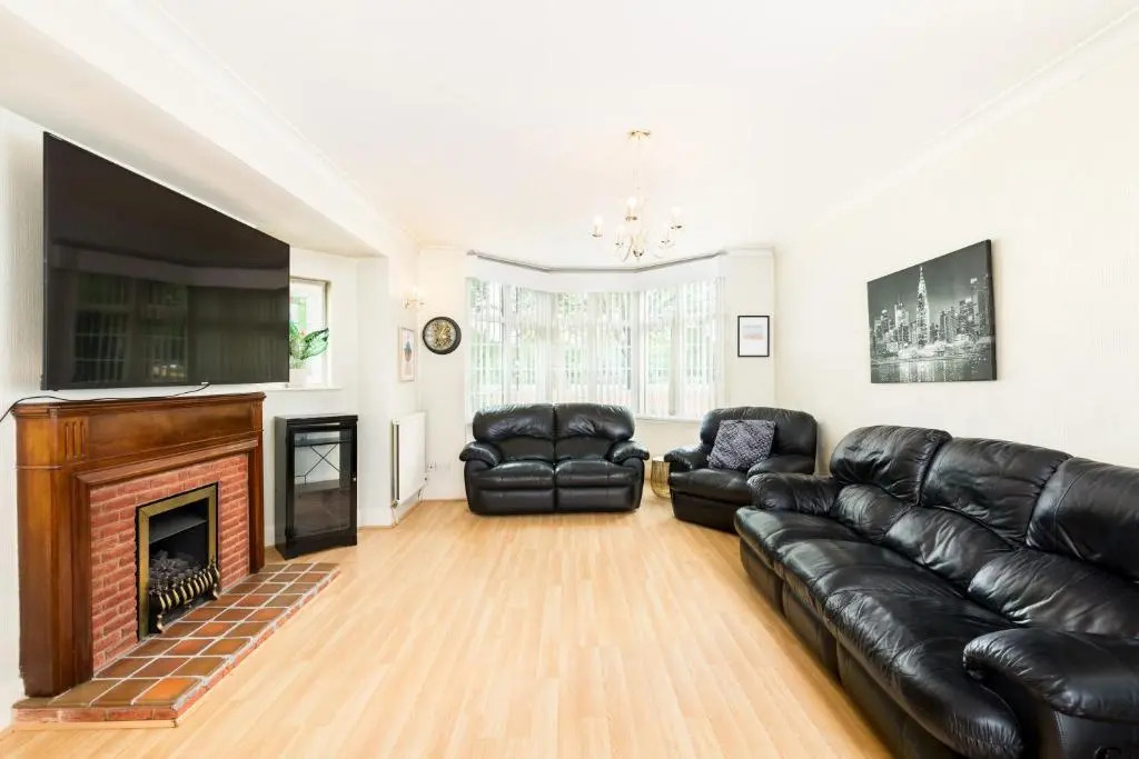 Beautiful 6 bedroom house for 15 guests next to Edgbaston Stadium