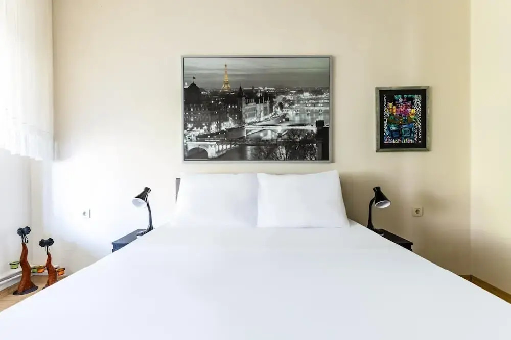 Spacious Flat w Balcony 3 min to Kadikoy Square
