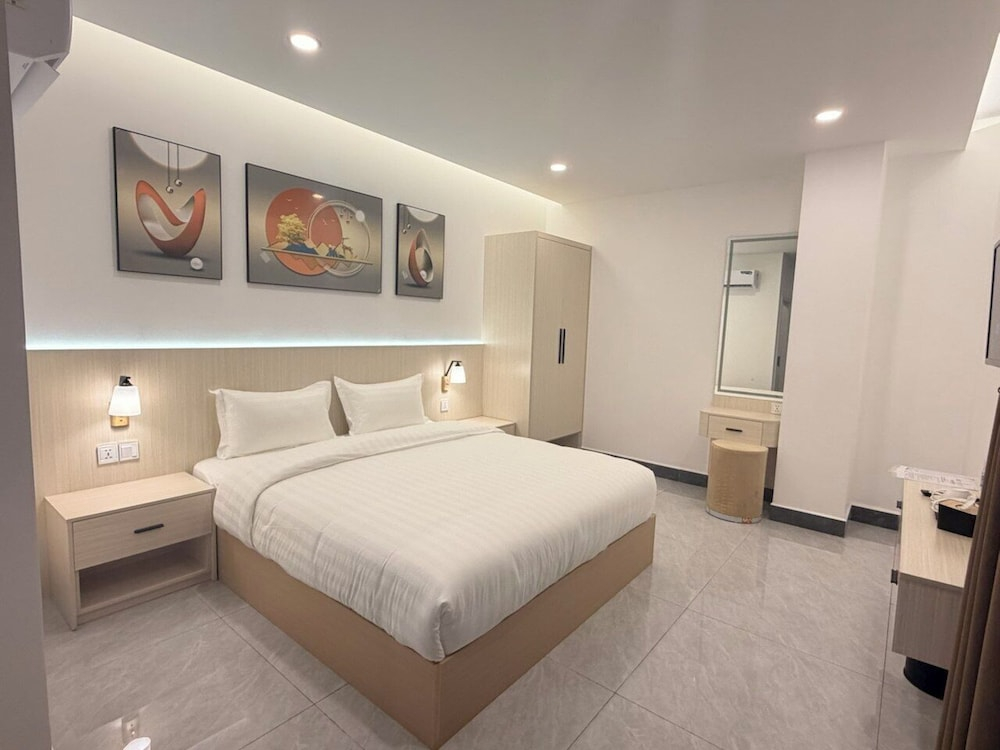 The Sky Plus Hotel