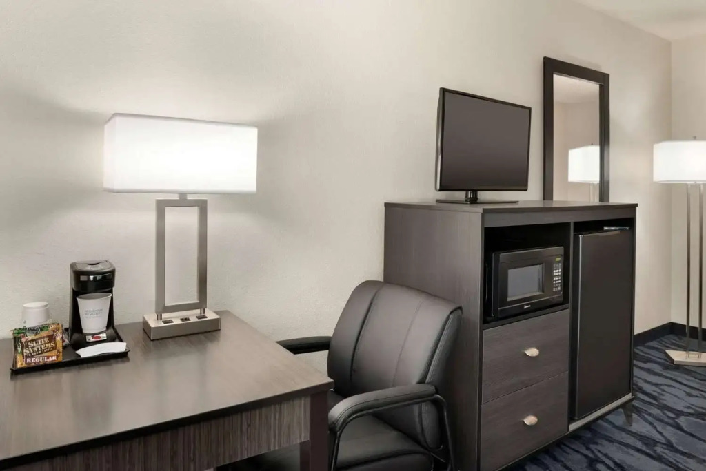 Days Inn by Wyndham Toledo Airport