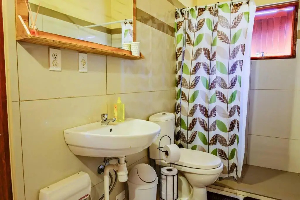 Iona's home: Vibrant 2bedroom home near Willemstad
