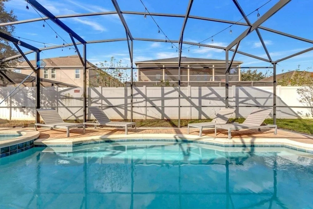 Upstair Loft Premium Home With Pool, Spa & Games! 5 Bedroom Condo