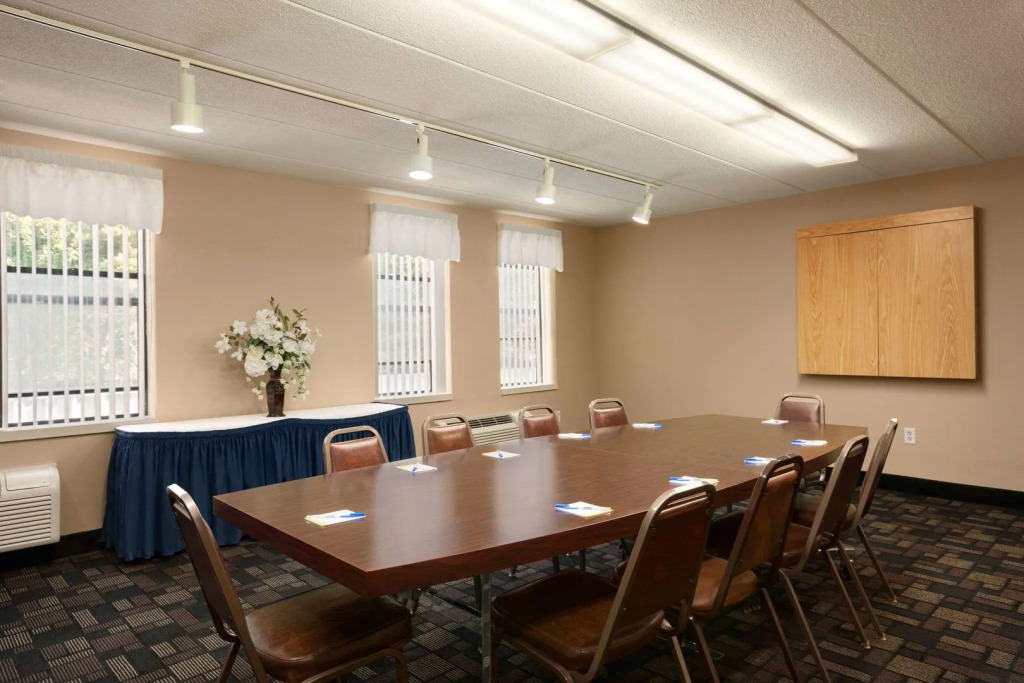 Red Roof Inn & Suites Middleborough