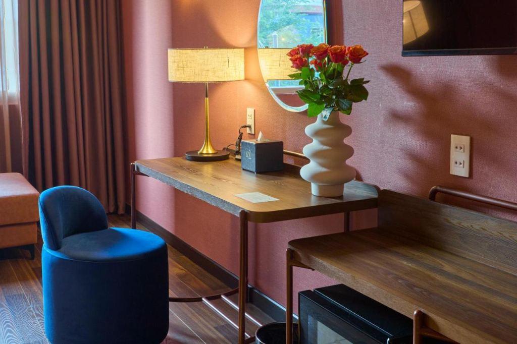 KiN Hotel Ly Tu Trong Edition