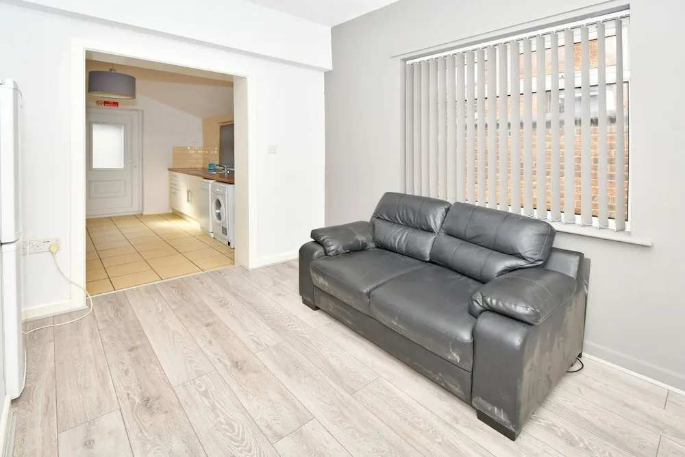 Townhouse @ 115 Walthall Street Crewe