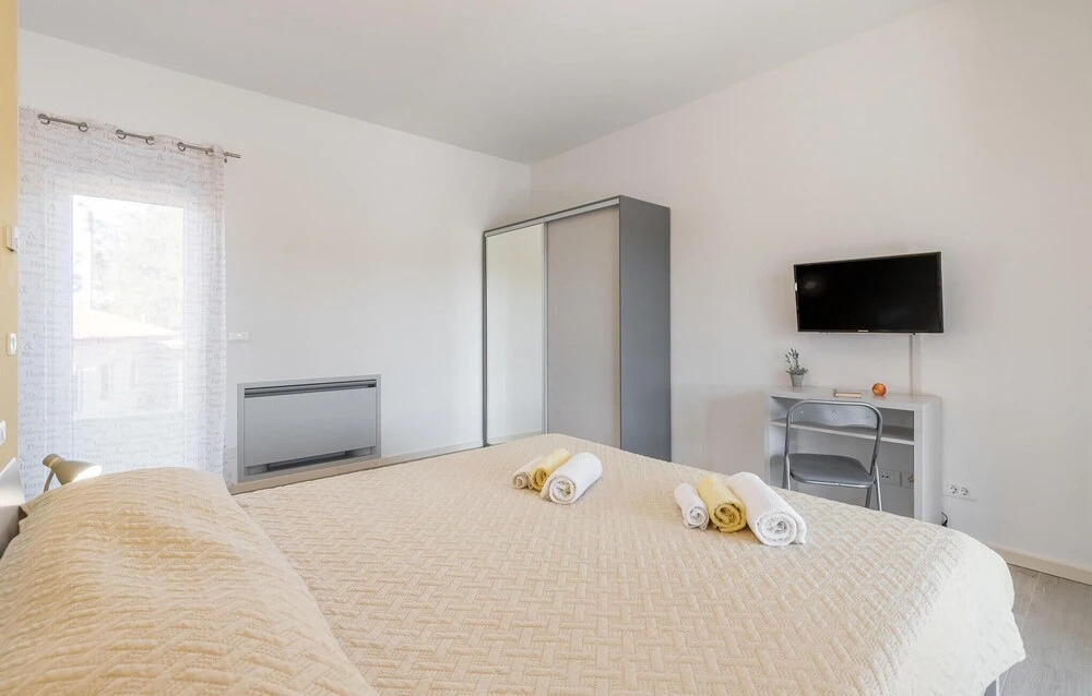 Stunning Home in Kujici With Sauna, Wifi and 5 Bedrooms