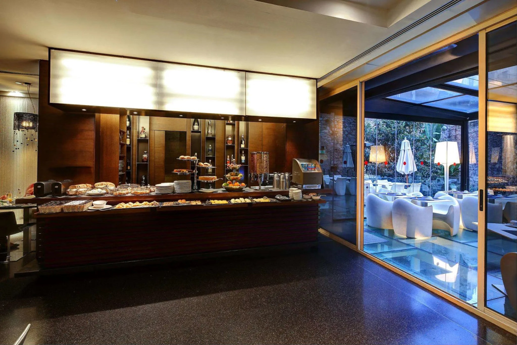 Olivia Plaza Hotel