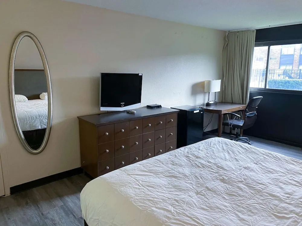 Quality Inn Rochester Airport