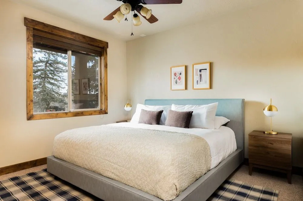 Parley by AvantStay Gorgeous Rustic Cabin w Mtn Views & Hot Tub