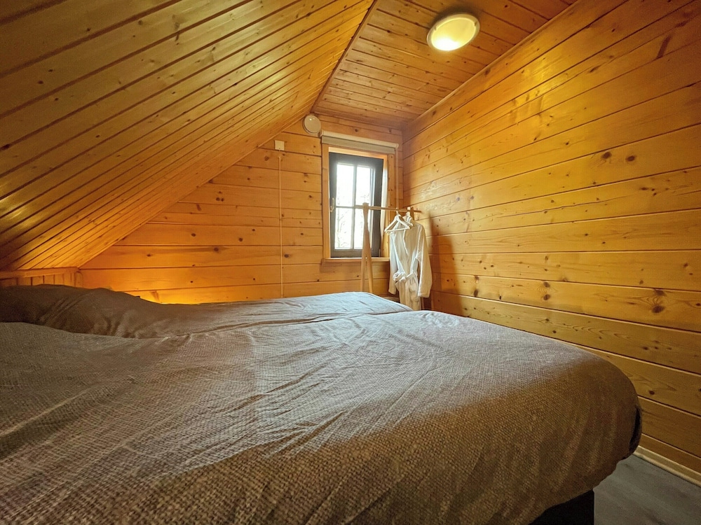 Villa with Sauna & Tub