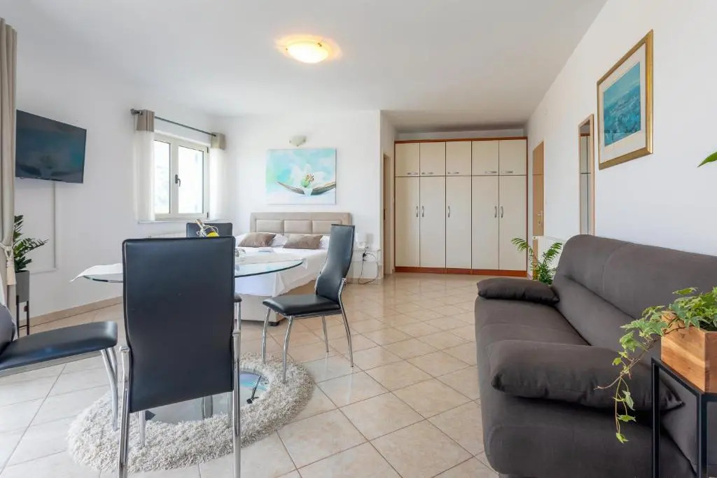 Apartments Jakic 1