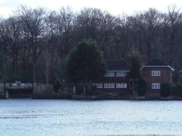 Lakeside Lodges