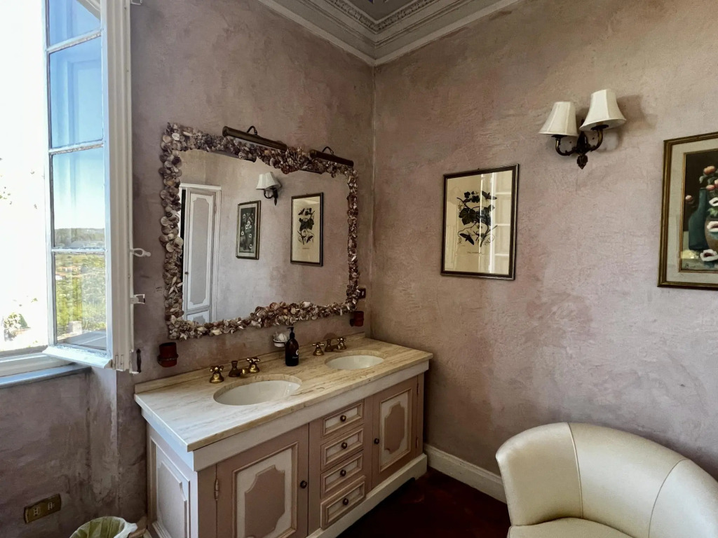 Villa Michaela, New Listing! Spacious Villa, exclusive venue with Pool, Chapel and Tennis courts