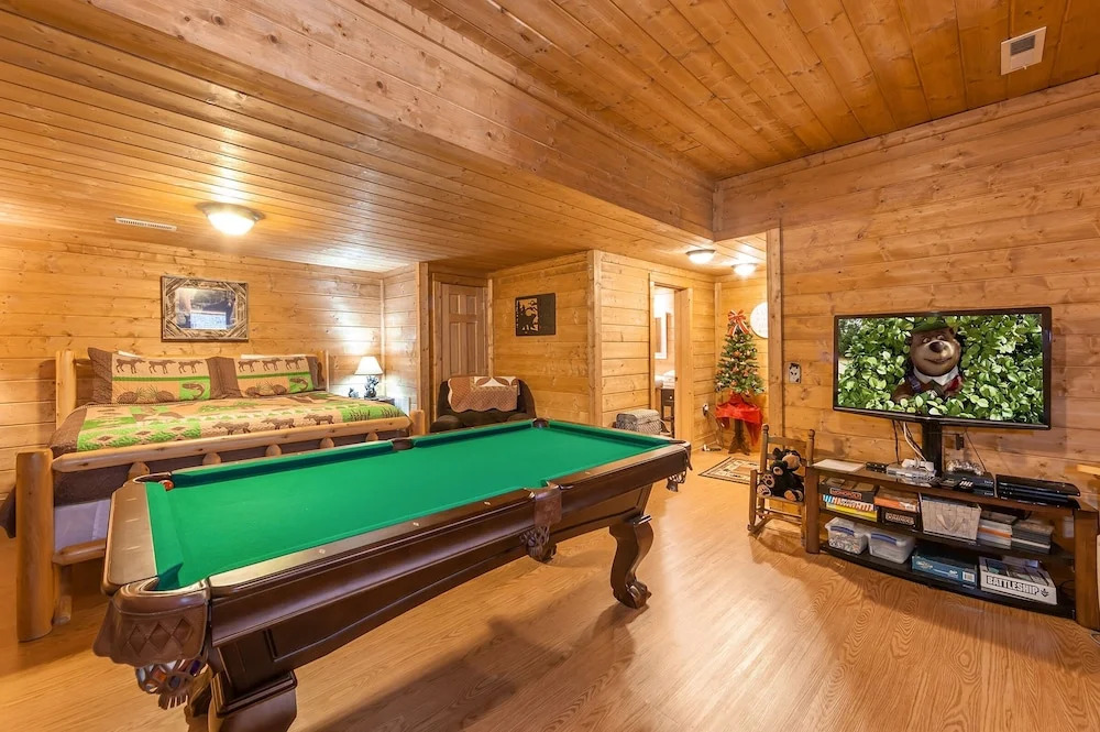 Something Extra 2 Bedroom Cabin by RedAwning