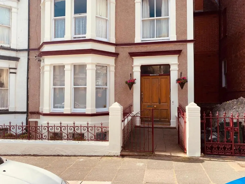 7 Llewelyn Avenue