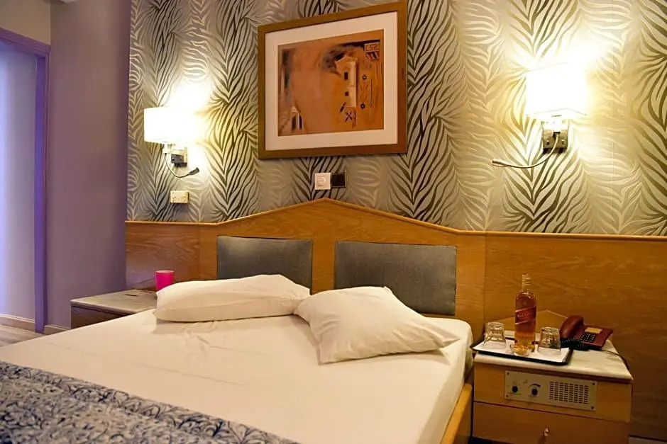 Eva Hotel Piraeus