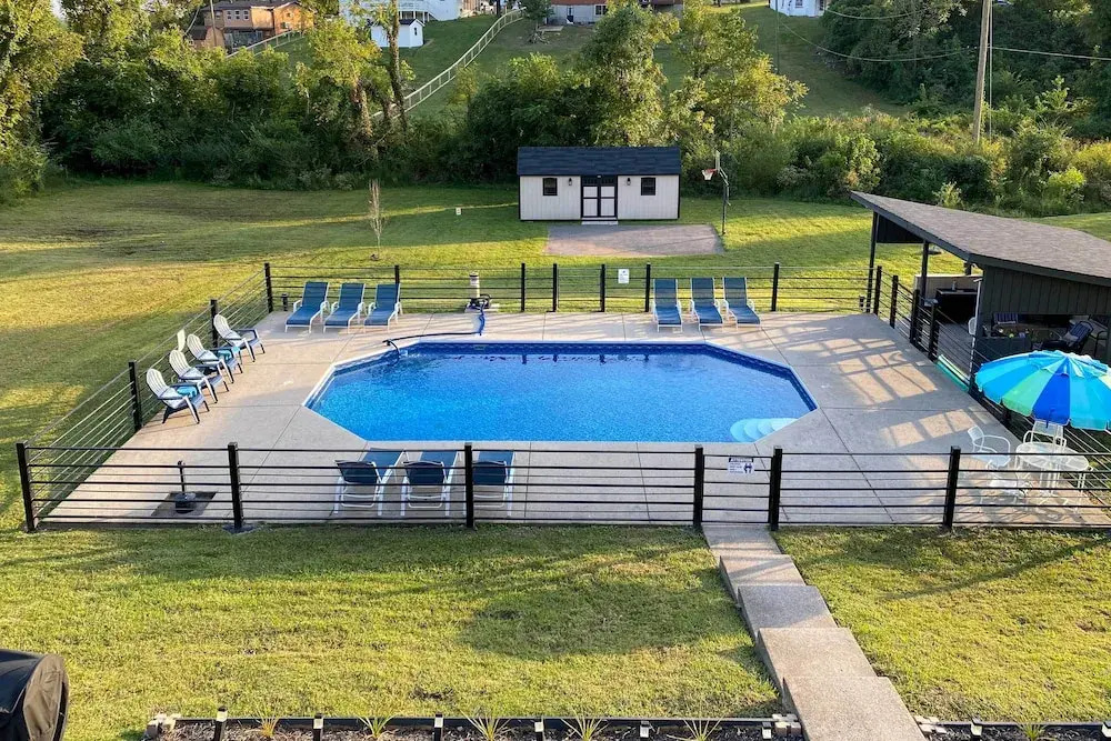 Nashville Home w/ Seasonal Pool < 5 Mi to Dtwn!