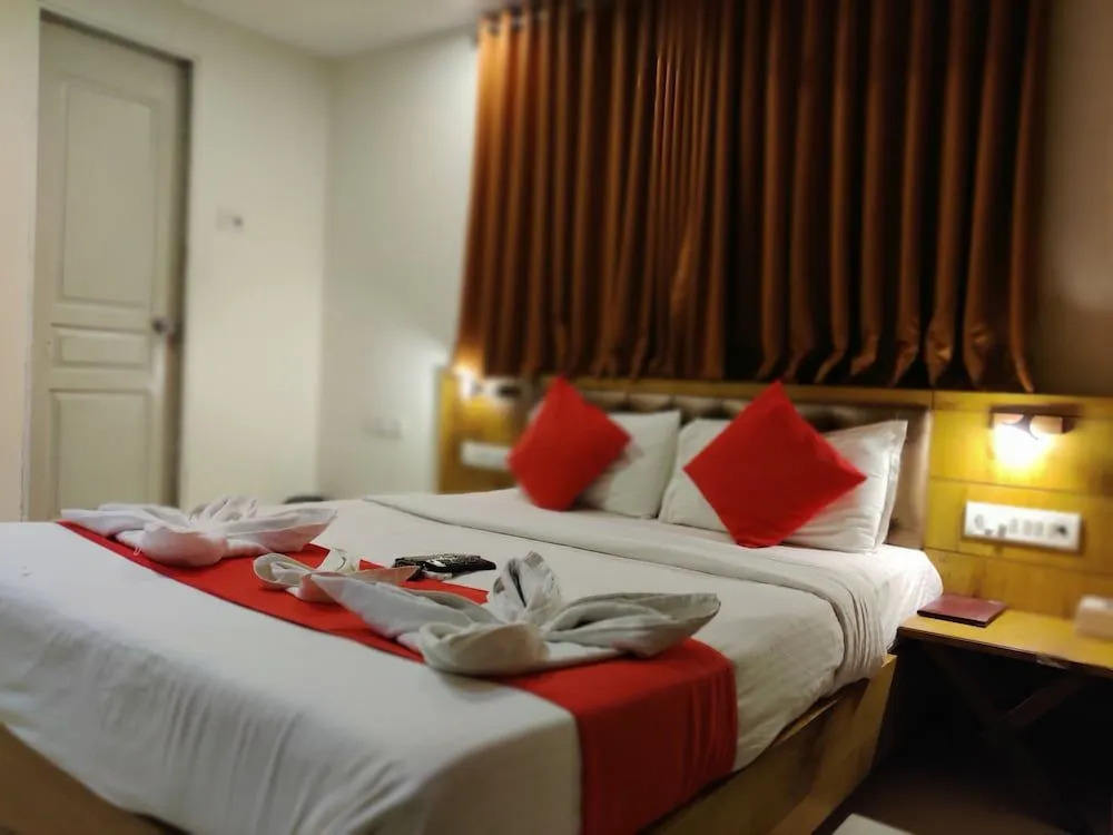 OYO 8490 Hotel Grandeur