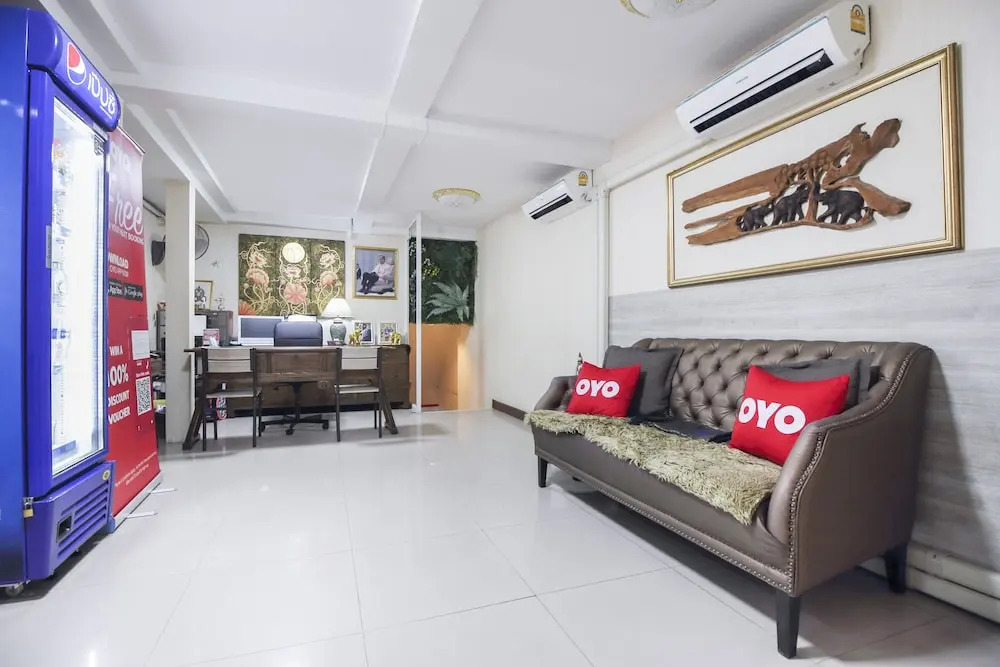OYO 537 Na Banglampoo Hotel