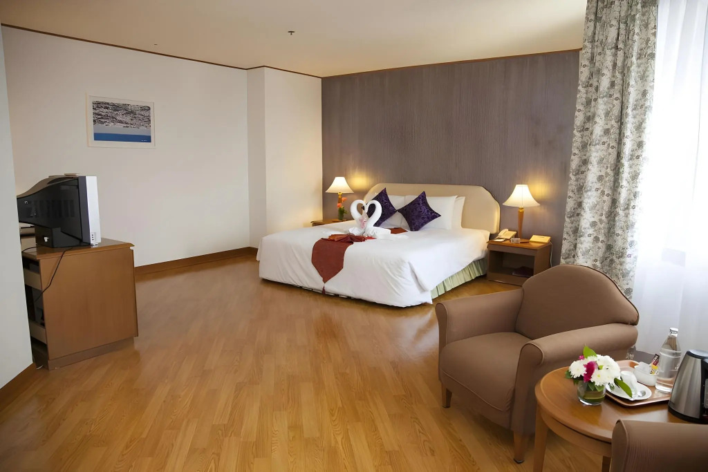 Thumrin Thana Hotel
