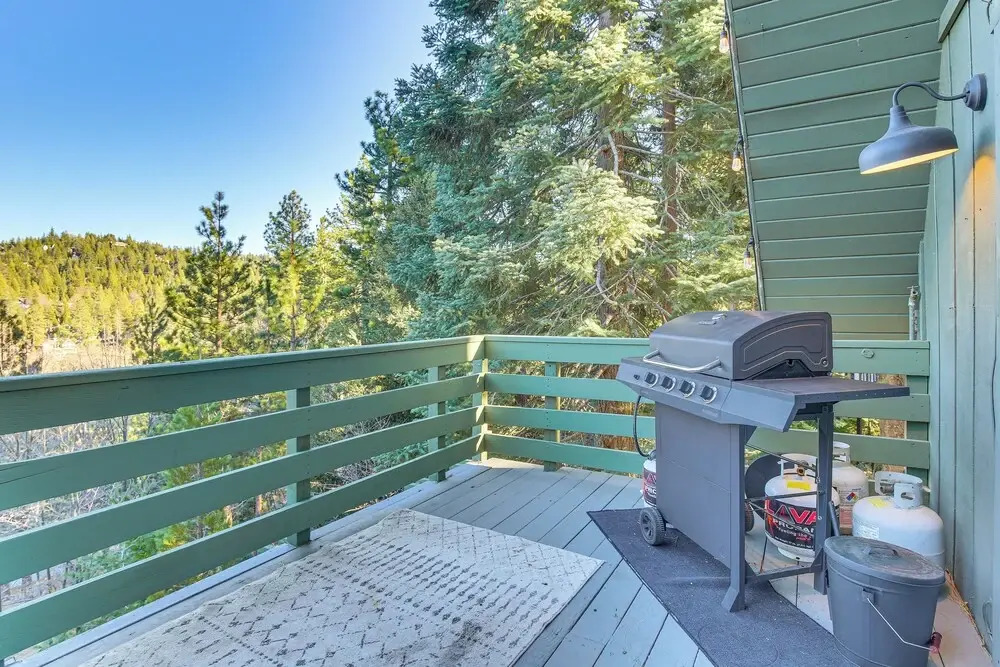 Family-friendly Lake Arrowhead Cabin w/ Game Room!