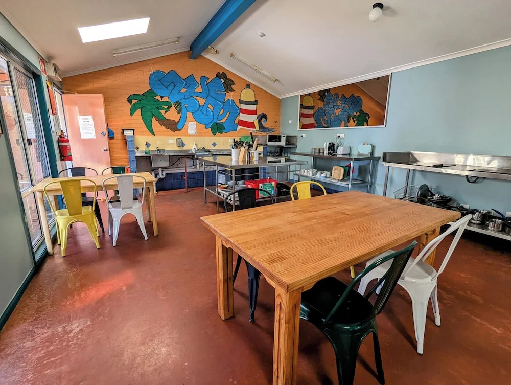 Ozzie Pozzie Backpackers