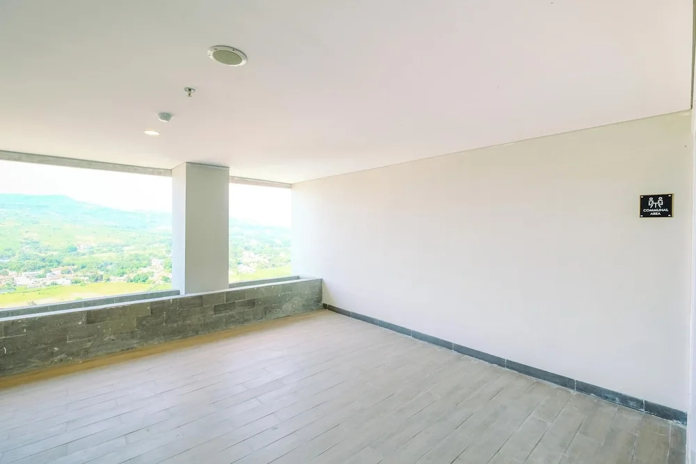 Homey And Restful Studio Royal Sentul Park Apartment
