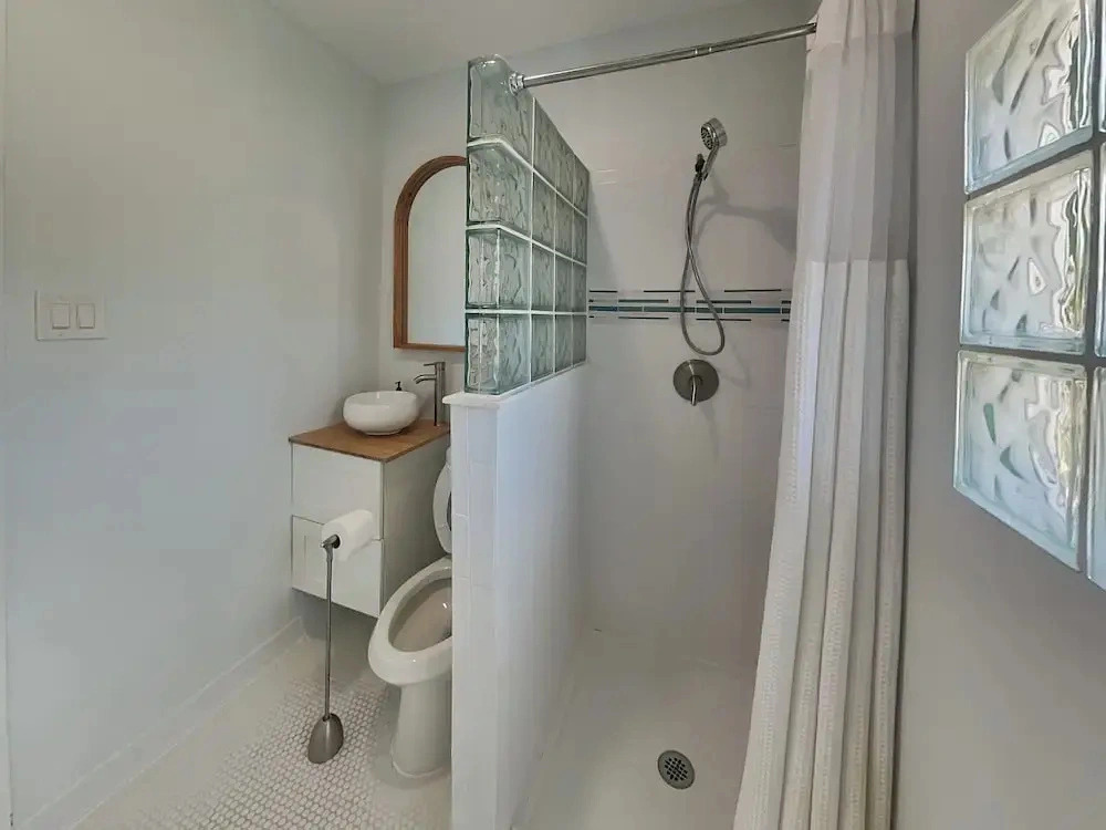 Sealy Street Duo by Ryson Vacation Rentals