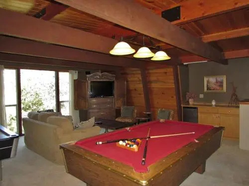 070 Tree Top Cabin