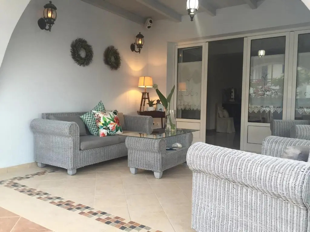 Polemis Studios & Apartments