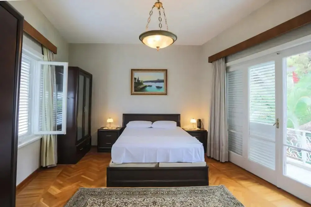 Luxury Mansion in the Heart of Prince Island