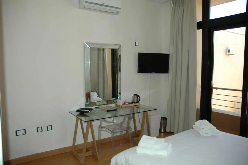 Roma Place