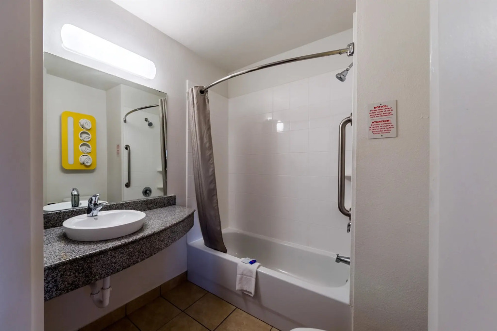 Motel 6-Eagle Pass, TX - Lakeside