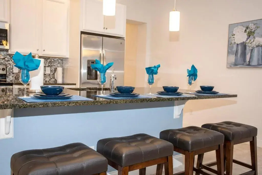 Stunning 5 Bd Home w/ Pool Close to Disney 174