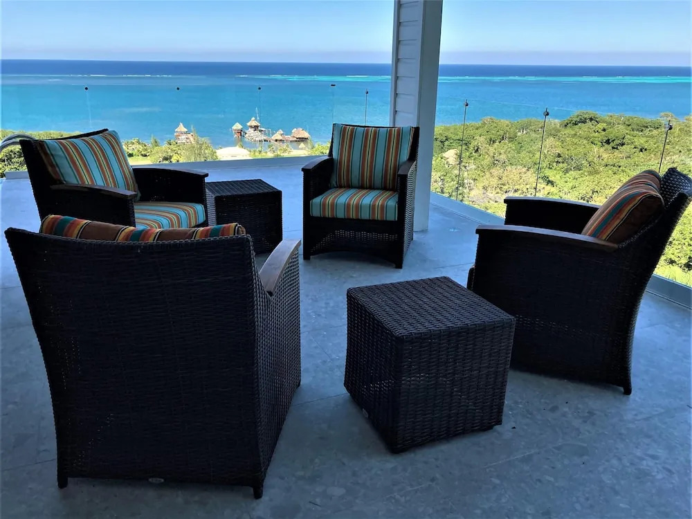 Stunning Turquoise Views From This 2 Bedroom, 2 Bath Home
