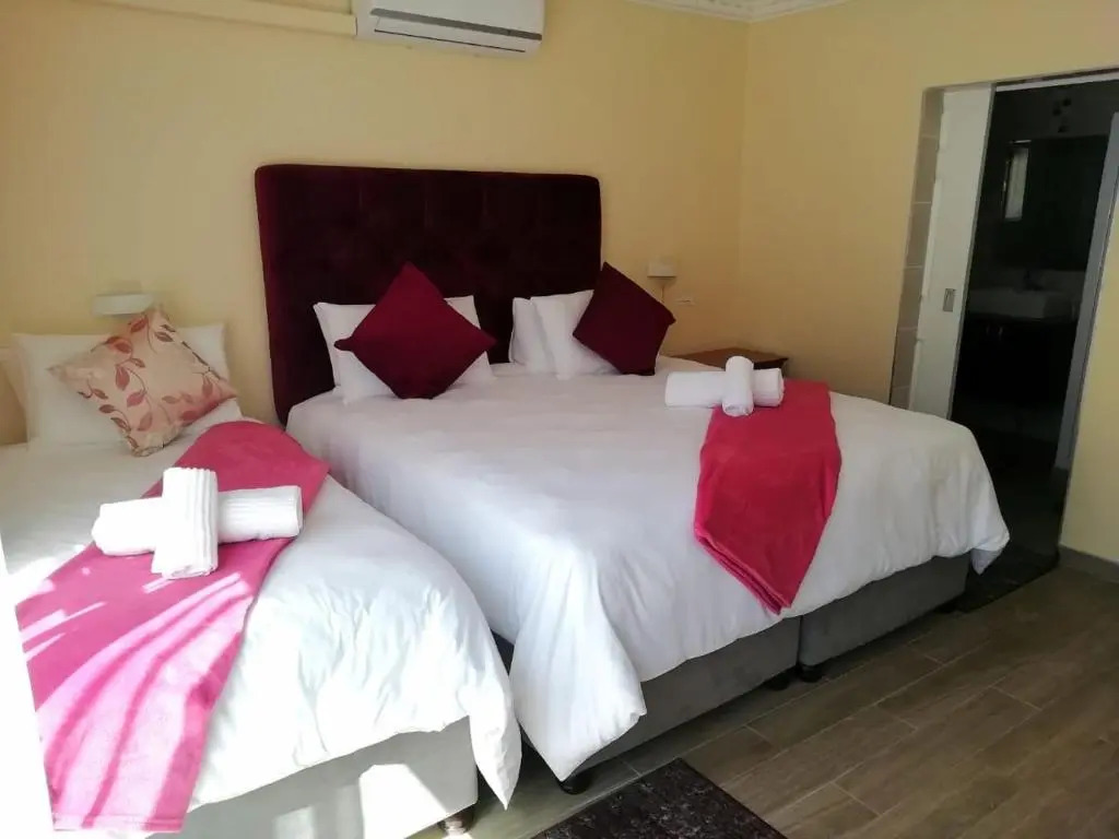 Lucolo Palace B&B - East London