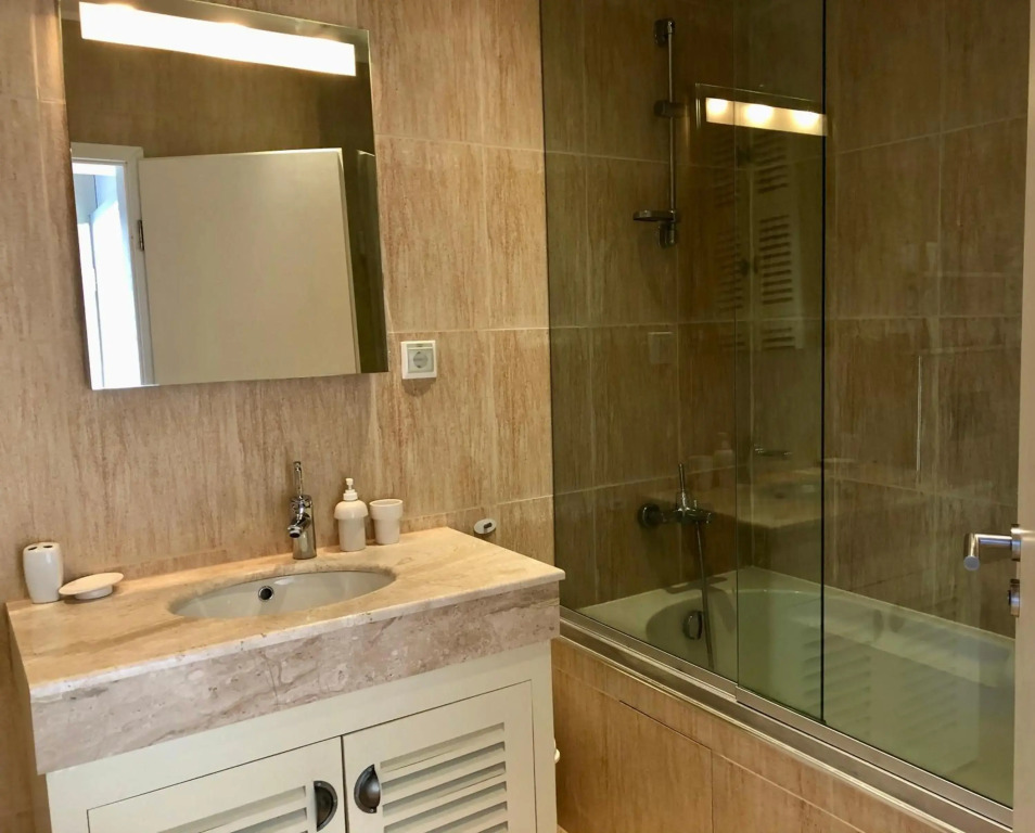 LAVISH PENTHOUSE - 2 en-suite bedrooms & SPA