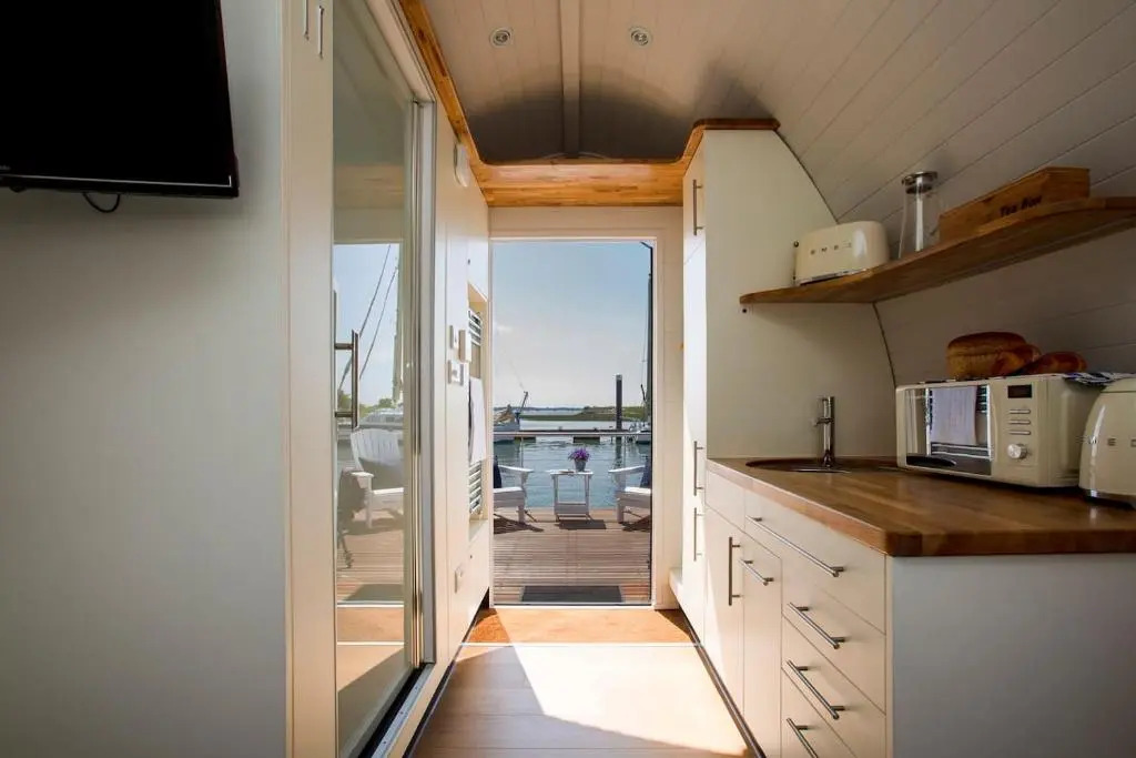 Sea Breeze Ark 900 Boat