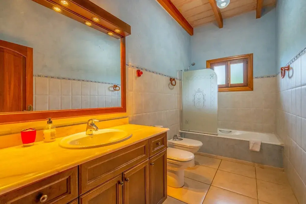 Can Berguins with Pool & Mountain Views