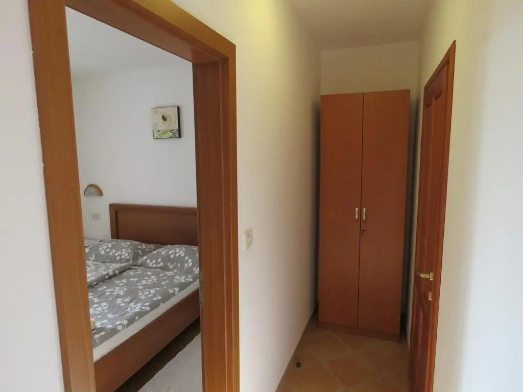 Apartment Banko A6 with Large Garden Near the Sea
