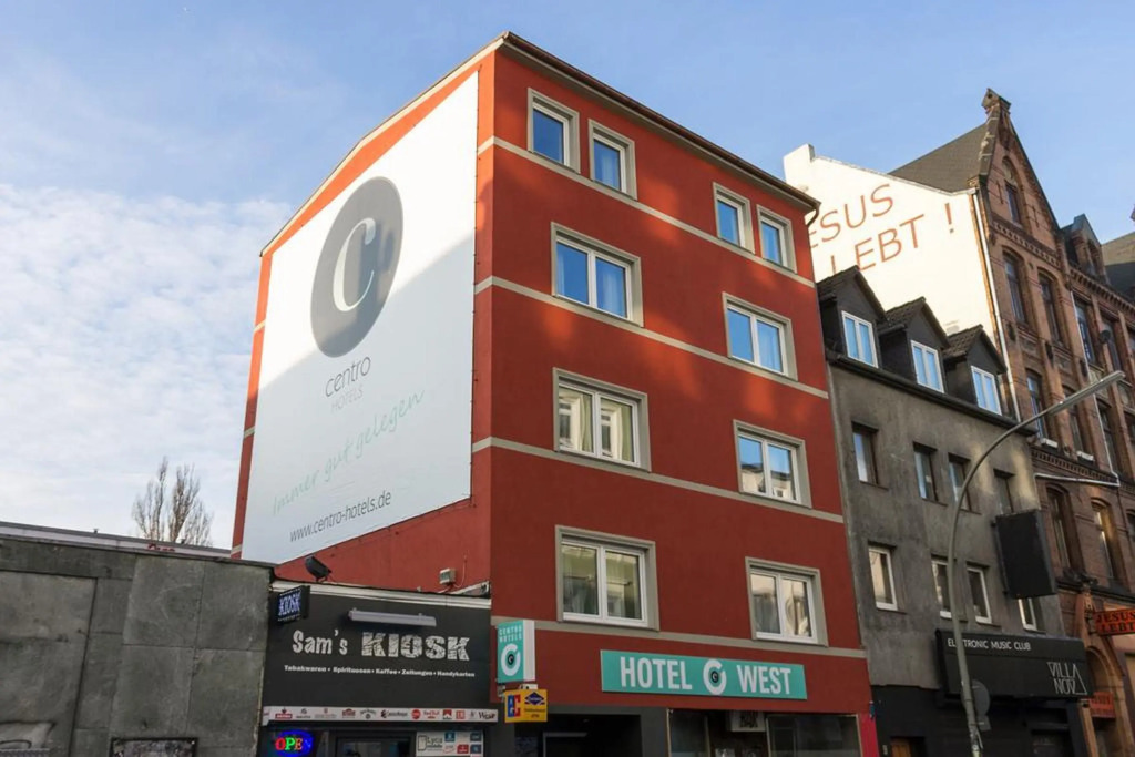 Hotel West