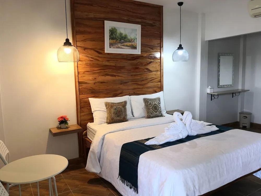 Naruchon Hotel
