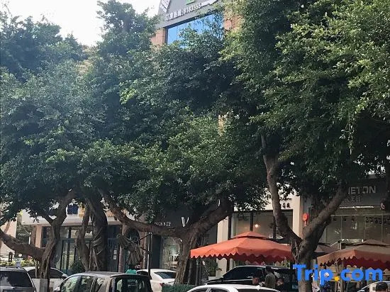 PengChengLijing Hotel (Zhuhai Gongbei Port Qinglv South Road)