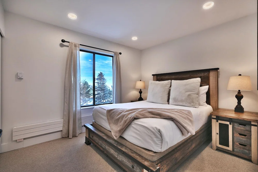 Snowcrest 317 2 Bedroom Condo by RedAwning