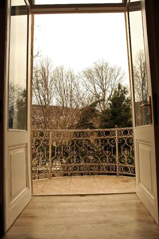 Ushangi Chkheidze Street 25