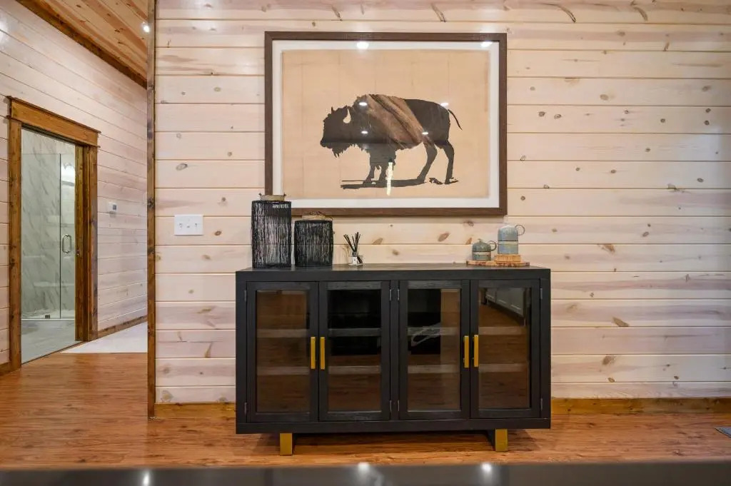 Vacana Overwatch Secluded Cabin, Beautiful Views, Large Back Deck, Pet Friendly