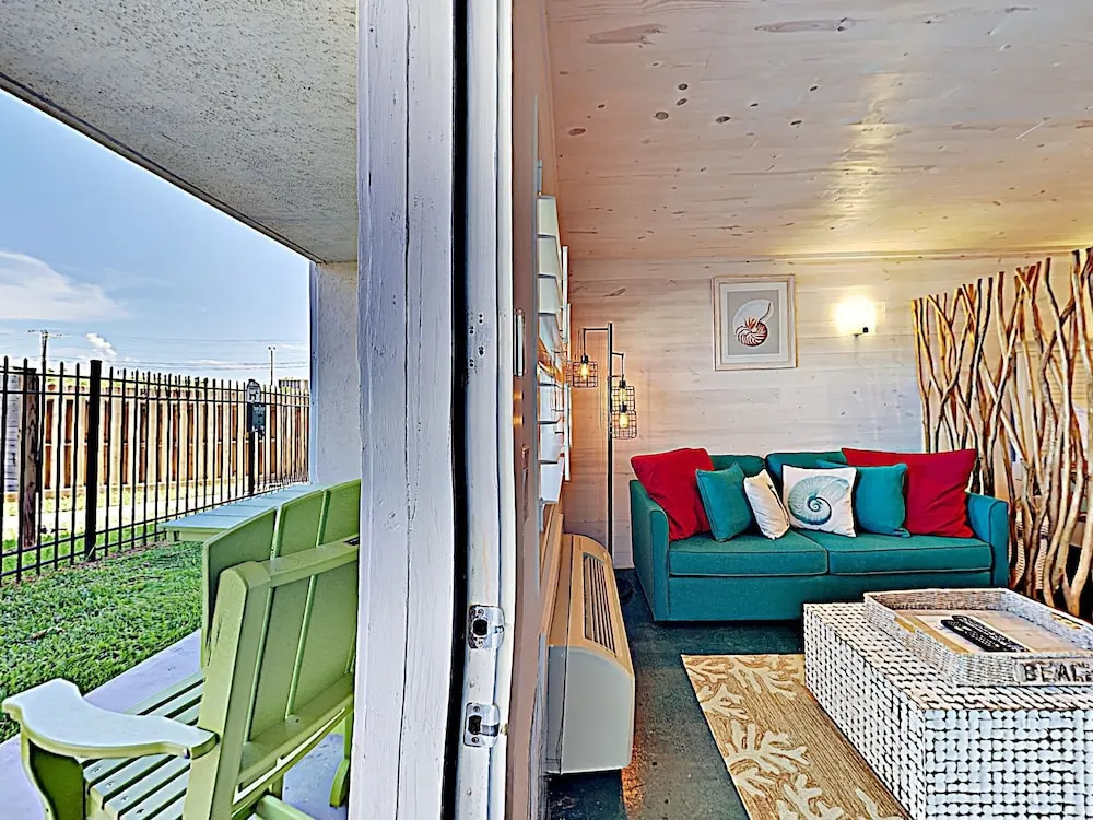 115 Sea Breeze - Salty Sea Suite 1 Bedroom 1 Bathroom Condo
