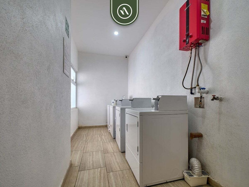 New 1 BR Condo - Oceanview Pool - 2 min to Beach