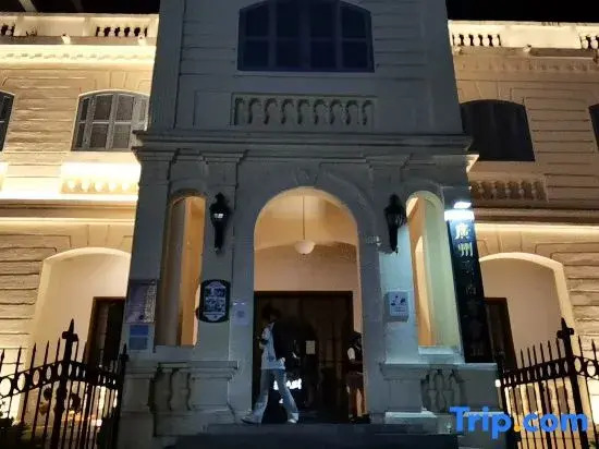 Qinyuan Apartment (Zhanjiang High-speed Railway West Station Branch)